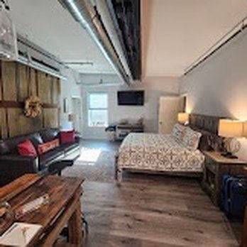 The Nash - Hotels Near Me - Burlington, Wisconsin