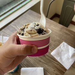Sorbetiere - Cookies and crème ice cream, had so many flavors and they all looked good.