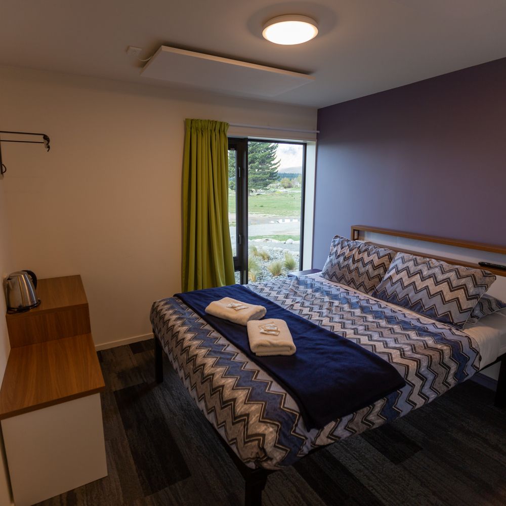 YHA Lake Tekapo - Room Type: Queen Private Lakeview Ensuite. - Hostels Near Me - Lake Tekapo, CAN