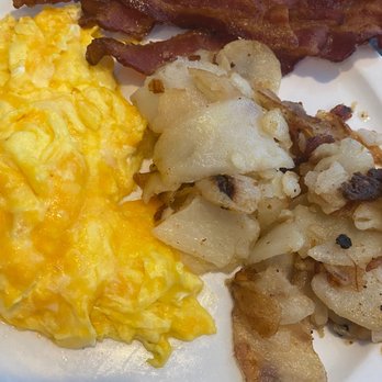 Traders Seafood Steak and Ale - Seafood Near Me - Chesapeake Beach, Maryland