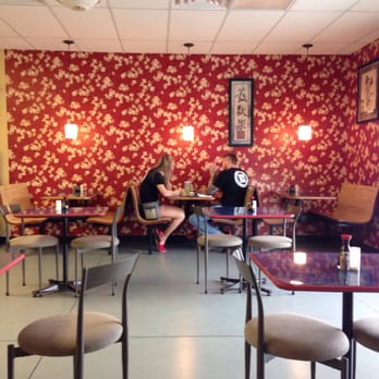 Lucky Panda - Very bright dining area & extra clean makes me feel confident in the cleanliness of their kitchen & woks! - Chinese Near Me - Clever, Missouri