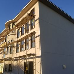 Mudd Monkies - Large stucco home