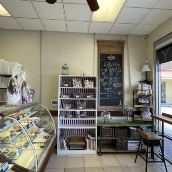 Le Petit Paris - Cases - Bakeries Near Me - Winter Garden, Florida Le Petit Paris - Cases - Bakeries Near Me - Winter Garden, Florida