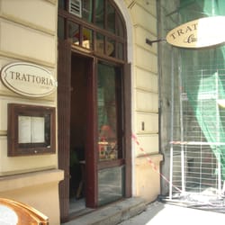 Trattoria - W gablocie można przeczytać sobie menu.