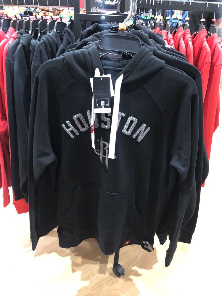 LIDS LOCKER ROOM Updated October 2024 12 Reviews 900 Gessner Rd, Houston, Texas Sports