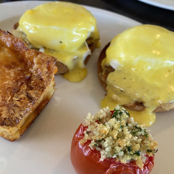 Cafe Le Reve - Les Crab - Crab Cake Benedict - Breakfast & Brunch Near Me - Riverside, California