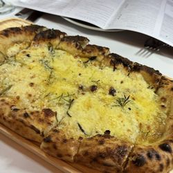 Va Tutto - Garlic Pizza
