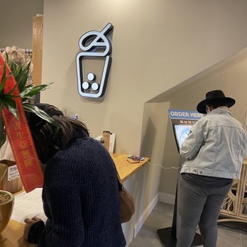 Akihi - Front desk where customers place orders - Bubble Tea Near Me - Metuchen, New Jersey