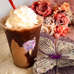 BellaLinda Gelato - The glare of glamorous gelato.
