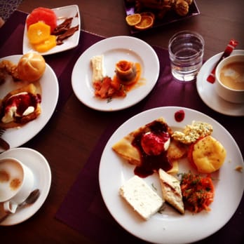 Holiday Inn - Delicious breakfast - Hotels Near Me - Józefów, MZ