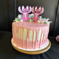 Bakes By Lo - The finished product, beautifully decorated.