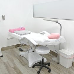 DLashnBrow360 - Studio Space at DLashnBrow 360. We try our best to keep our clients as comfy as possible! #DLashnBrow360