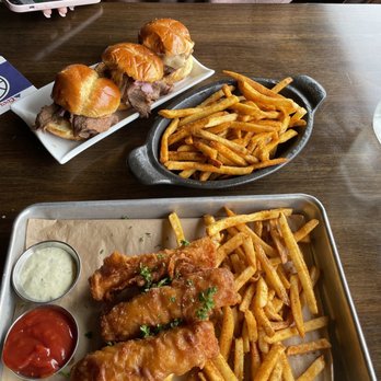 Mickey's Irish Pub - Tri Tip sliders and fish and chips - Irish Pub Near Me - Fullerton, California
