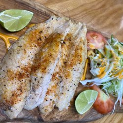 Bailey Seafood Kuchifrito Restaurant - Filete de pescado al horno