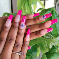 Glossy Nails and Spa