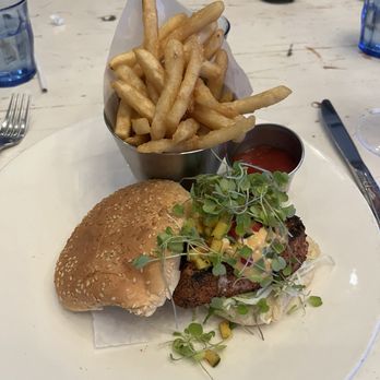 Beach Tavern - Tuna steak sandwich - New American Near Me - Monmouth Beach, New Jersey