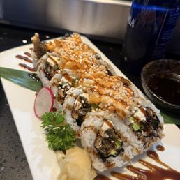 Salmon skin roll top conch dynamite
