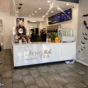 Ding Tea Eagle Rock - the interior of a tea shop - Bubble Tea Near Me - Los Angeles, California