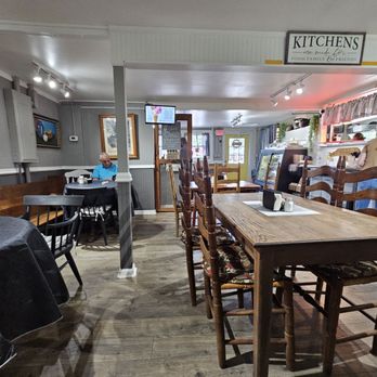 The Yellow Door Cafe - Inside - Breakfast & Brunch Near Me - Elkin, North Carolina