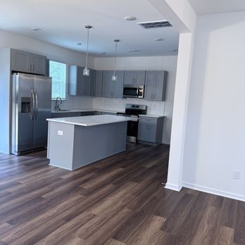Hadley Crossing - Kitchen with large island - Apartments Near Me - Charlotte, North Carolina