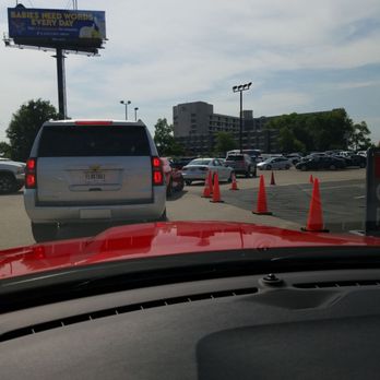 Avis - Long checkout lines - Car Rental Near Me - Saint Louis, Missouri