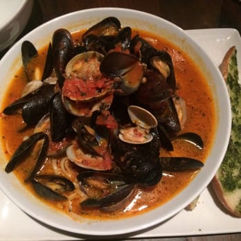 Red Table - Clams and mussels linguine special - Gastropubs Near Me - Huntington Beach, California Red Table - Clams and mussels linguine special - Gastropubs Near Me - Huntington Beach, California