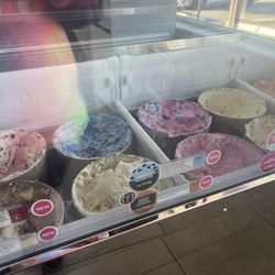 Baskin Robbins - Many ice cream flavors