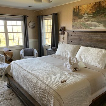 Brierley Hill Bed and Breakfast - Eagle's View room - Bed & Breakfast Near Me - Lexington, Virginia