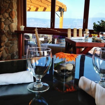 Sunset Organic Bistro - Dining area. - Bistros Near Me - Kelowna, British Columbia Sunset Organic Bistro - Dining area. - Bistros Near Me - Kelowna, British Columbia