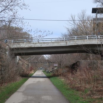 Oak Leaf Trail - Parks Near Me