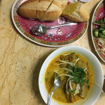 Stadium Pho - Chicks curry served with fresh French bread! Wish the potion was bigger but it was certainly packed with flavor. - Vietnamese Near Me - Honolulu, Hawaii Stadium Pho - Chicks curry served with fresh French bread! Wish the potion was bigger but it was certainly packed with flavor. - Vietnamese Near Me - Honolulu, Hawaii