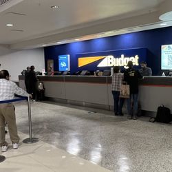 BWI Thurgood Marshall Airport - Concourse E - Sorry ASS CUSTOMER SERVICE REPRESENTATIVES