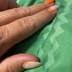 Le Nails - Fingernail polish coming off on both sides on both my hands