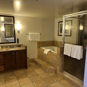 Hilton Vacation Club - Bathroom 5/2025 - Hotels Near Me - Kaanapali, Hawaii Hilton Vacation Club - Bathroom 5/2025 - Hotels Near Me - Kaanapali, Hawaii