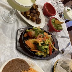 Veggie fajitas w/ rice beans guacamole, frozen lime margarita, maduros