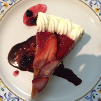 Pizzerias Chicote - Tarta de fresa riquísima - Italian Near Me - Vigo, PO Pizzerias Chicote - Tarta de fresa riquísima - Italian Near Me - Vigo, PO