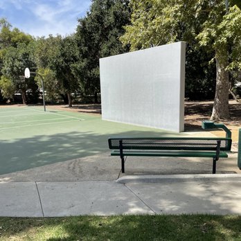 Walnut Grove Park - Shaded park bench by pseudo-handball wall - Parks Near Me - Thousand Oaks, California Walnut Grove Park - Shaded park bench by pseudo-handball wall - Parks Near Me - Thousand Oaks, California