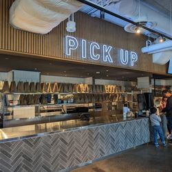 Love Makoto - Pick up area