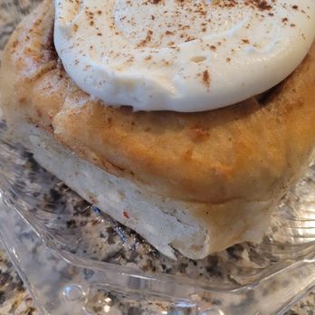 Chez Peachy - Cinnamon roll. - Custom Cakes Near Me - Tucson, Arizona Chez Peachy - Cinnamon roll. - Custom Cakes Near Me - Tucson, Arizona