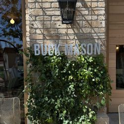 Buck Mason - Frontage