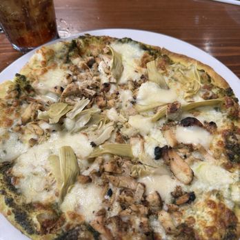 GTs On The Bay - Pesto Chicken pizza - American Near Me - Orange Beach, Alabama GTs On The Bay - Pesto Chicken pizza - American Near Me - Orange Beach, Alabama