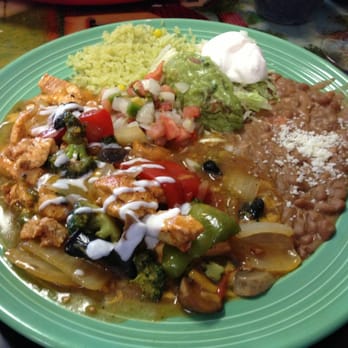 Las Palmas Mexican Restaurant - Pollo Ranchero - Mexican Near Me - Saint Louis, Missouri