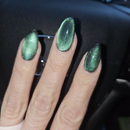 Thank you, Mimi for my cat eye nails.