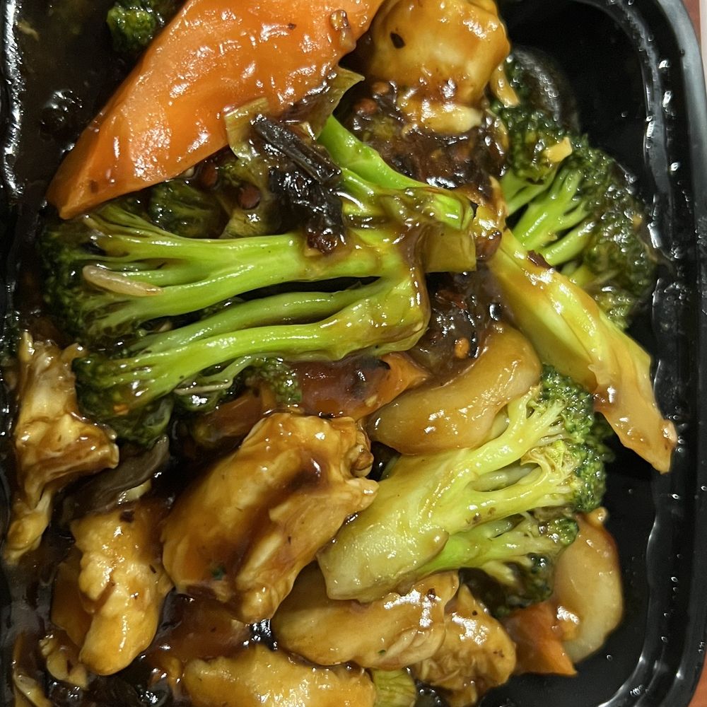 Golden Jade Chinese Restaurant - Chicken with Broccoli and Garlic Sauce Lunch Special - Chinese Near Me - Spring, Texas