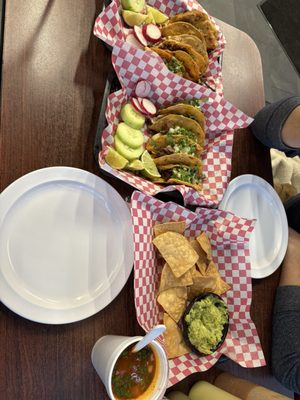 Taqueria y Birrieria las Cuatro Milpas by null