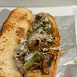 Paradise Deli - Veggie Cheesesteak - Grilled bell peppers and onions. Choice of two extra cold toppings.