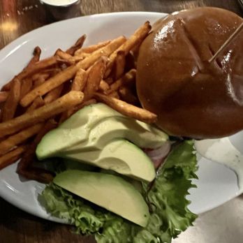 Sheets Creek - Cheeseburger with sweet potato fries - Cocktail Bars Near Me - Wichita, Kansas