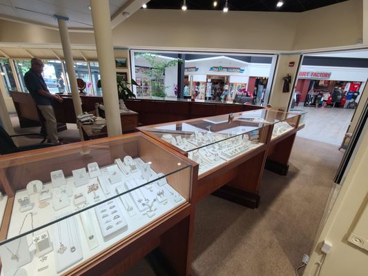 Three Crowns Jewelry by null