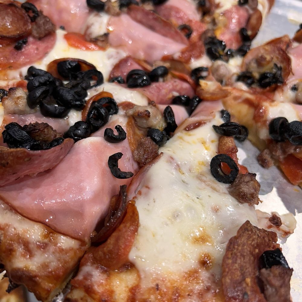 Mountain Mike's Pizza - Pikes peak pizza + olives - Chicken Wings Near Me - Mount Vernon, Washington