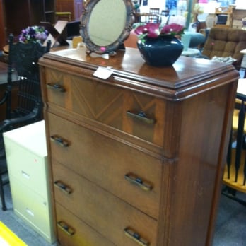 Top Notch Thrift Store - Furniture from first apartment deals to beautiful antiques - Thrift Stores Near Me - St. Helens, Oregon